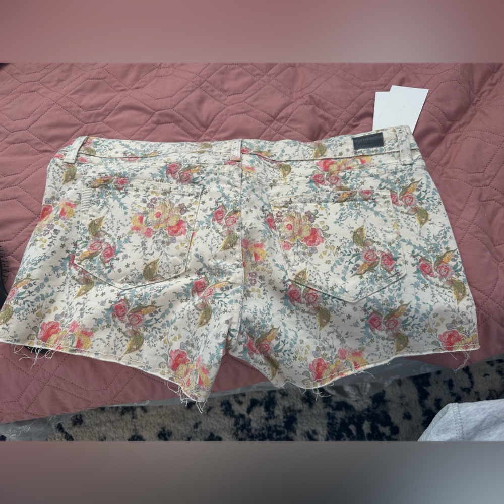 NWT SZ 32 PAIGE Floral Jean Shorts - Cream and Red - Picture 3 of 9